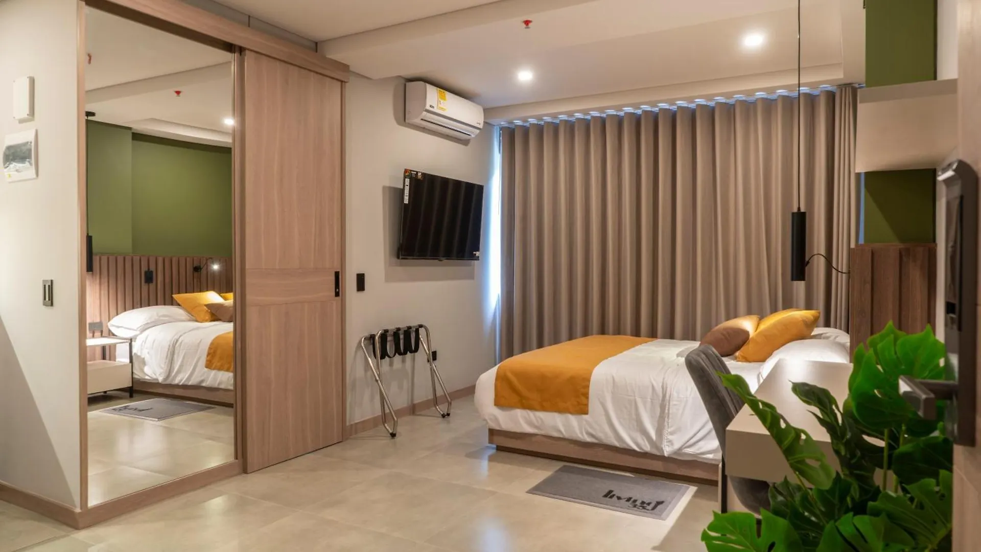 Hotel Living 35 Suites Medellín 4*,